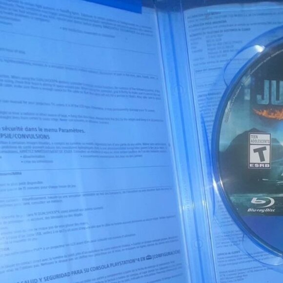 Standard Playstation 4 Slim (Controller, Jump Force)